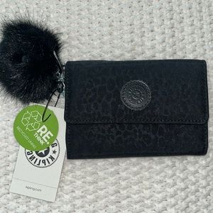 NWT: Kipling medium wallet